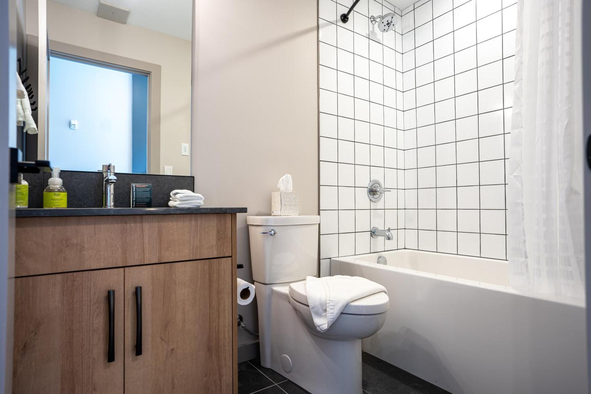Basecamp Suites Revelstoke Dış mekan fotoğraf