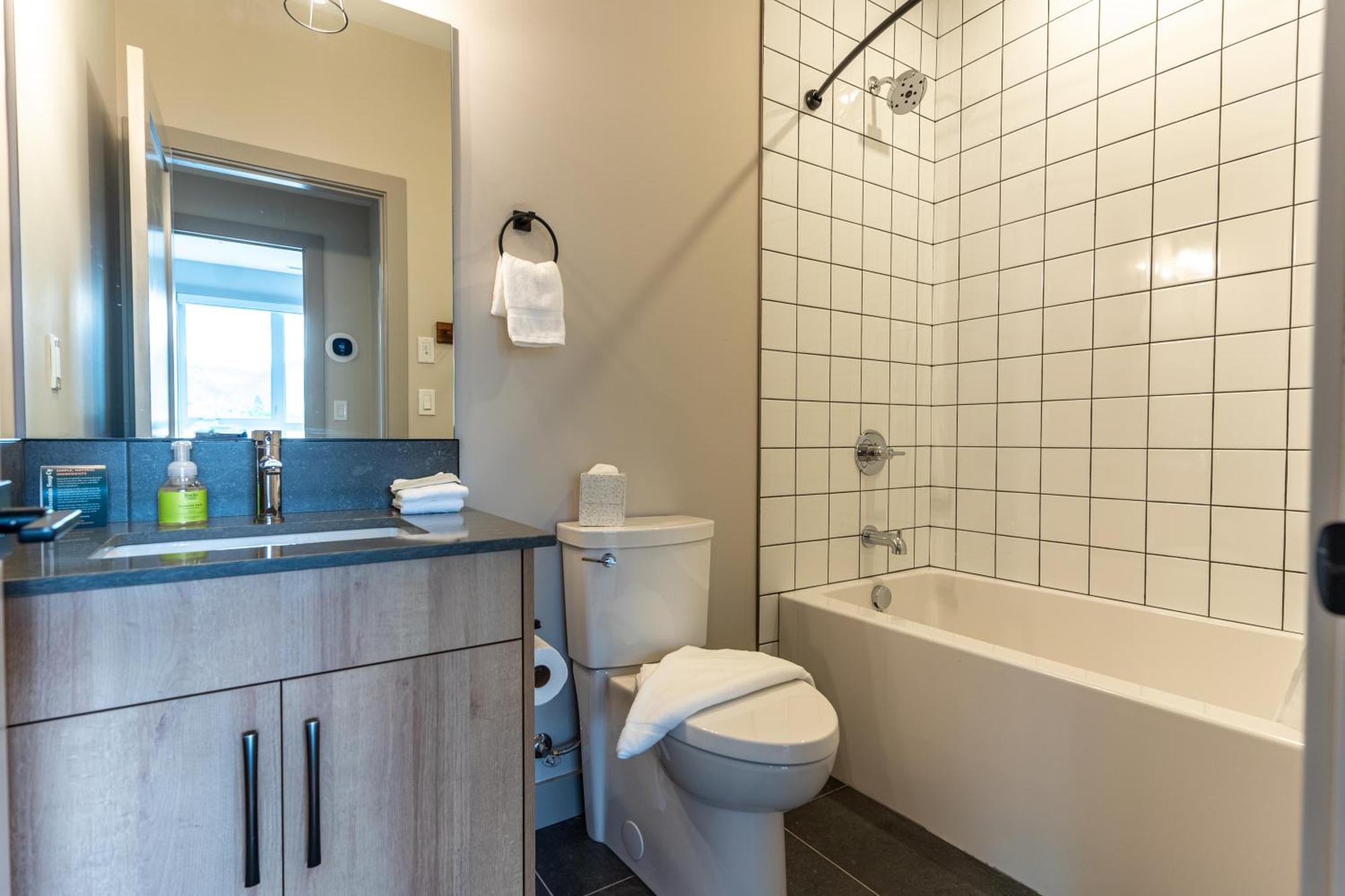 Basecamp Suites Revelstoke Oda fotoğraf