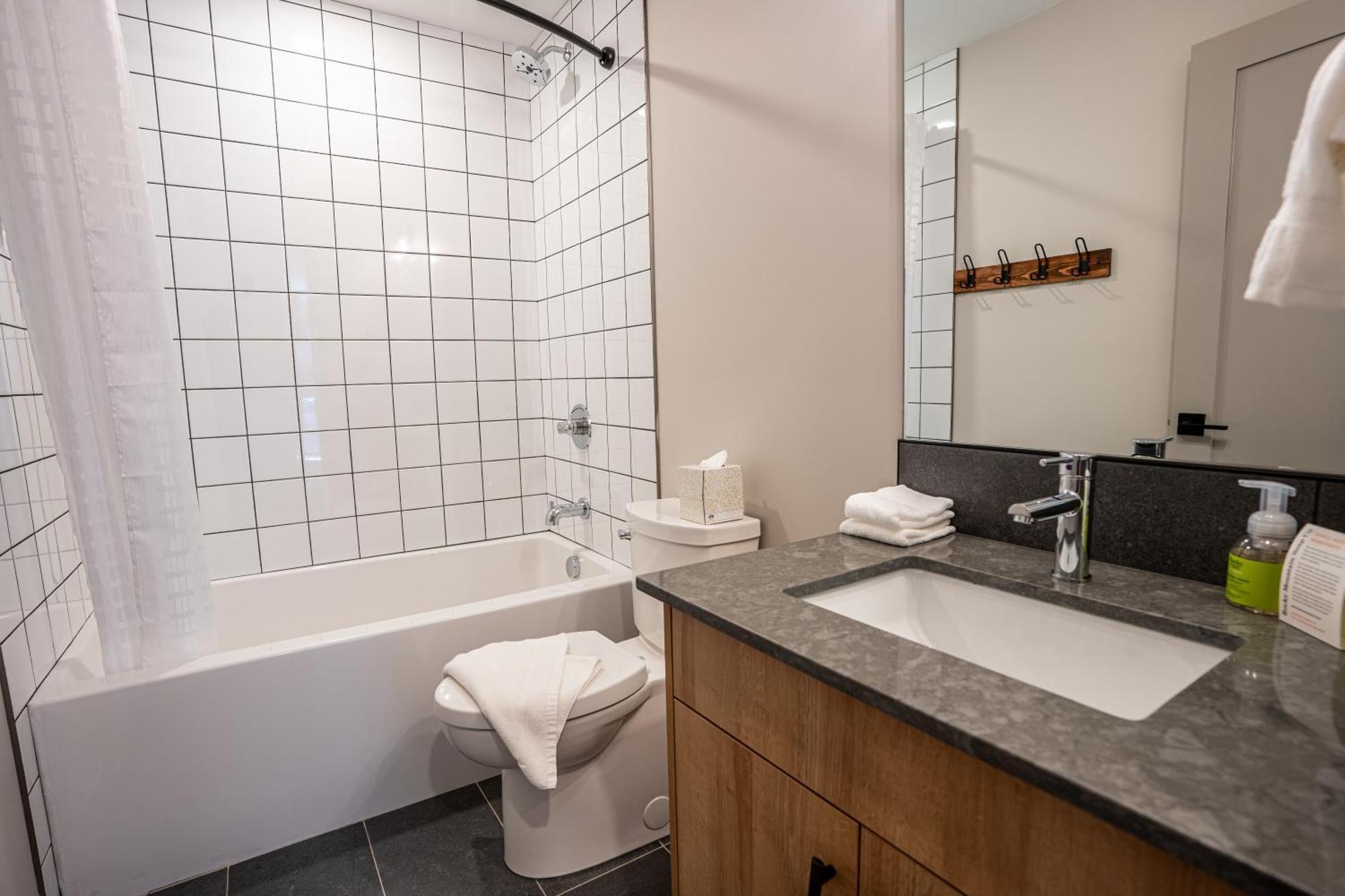 Basecamp Suites Revelstoke Dış mekan fotoğraf